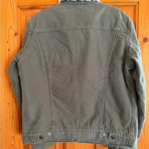Levi's Men's Olive Green Sherpa Lined Jacket size Medium - Picture 3 of 5